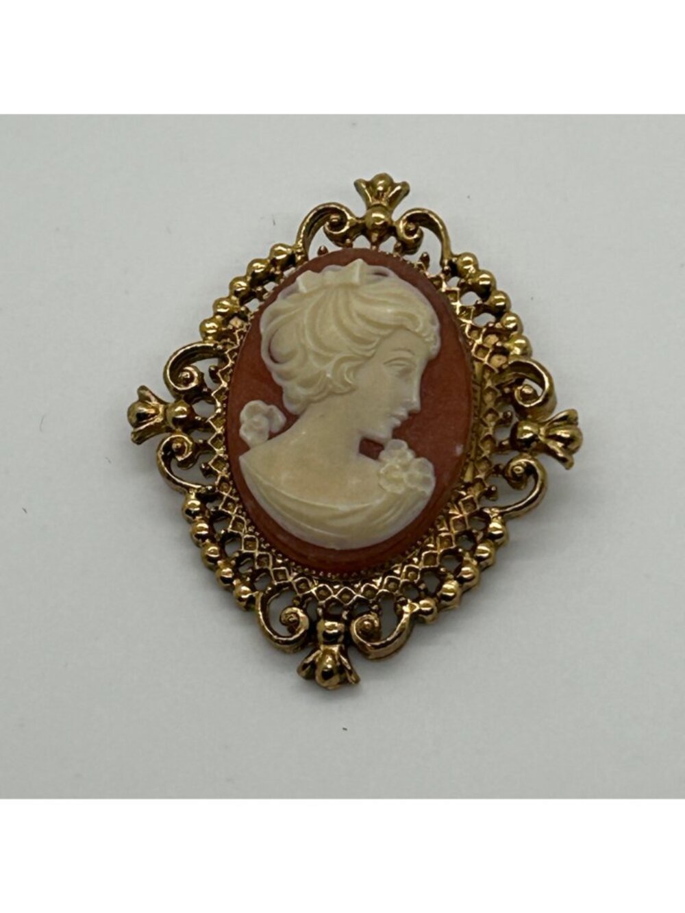 Vintage Avon Cameo Locket Brooch Pin Gold Tone Filigree Perfume Solid Glacé 1970 - Picture 11 of 12